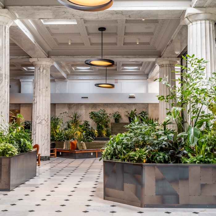 The lobby of Hotel Emery with very large white marble columns