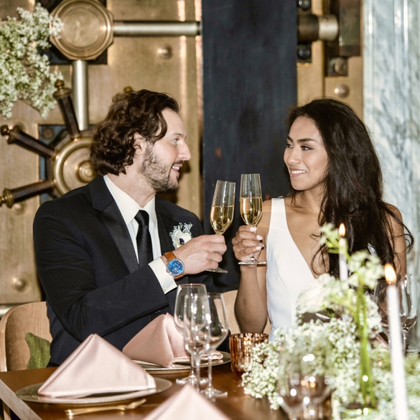 Bride and Groom cheersing champagne flutes