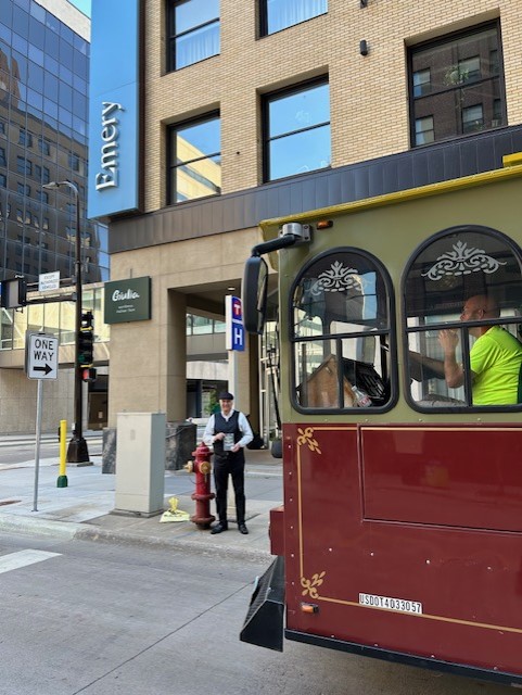 Minneapolis Trolley Tours - Hotel Emery